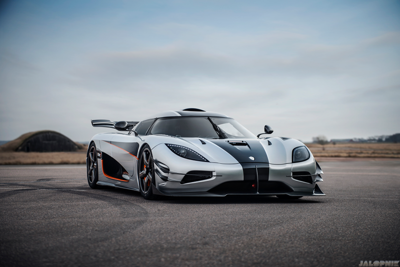 Illustration for article titled The Koenigsegg One:1 Is Sweden's 280 MPH Carbon Fiber Hypercar